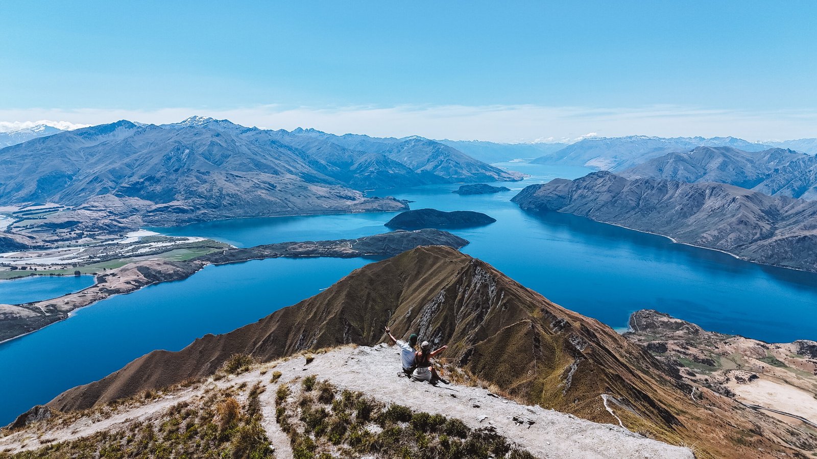 Mountain and lake landscape near Wanaka on New Zealand South Island