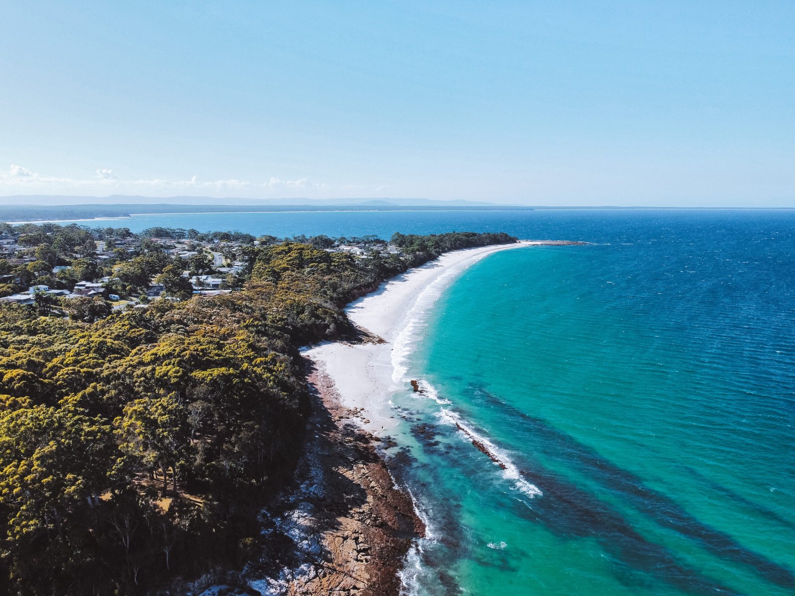 White sand beach and clear blue water in Jervis Bay, New South Wales