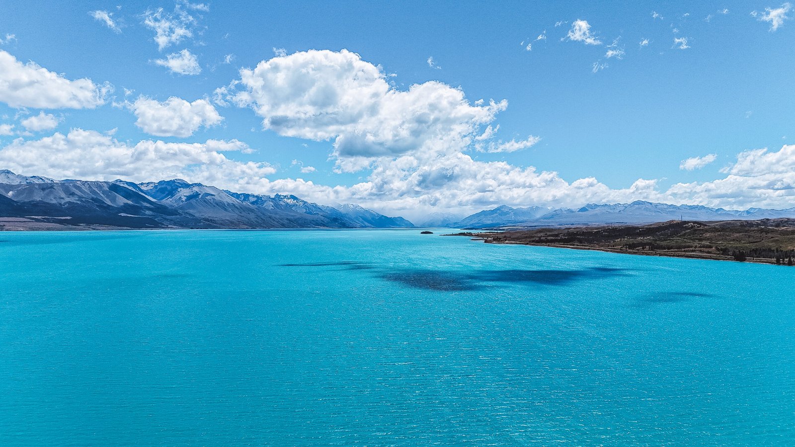 Scenic Lake Pukaki landscape on a New Zealand South Island road trip